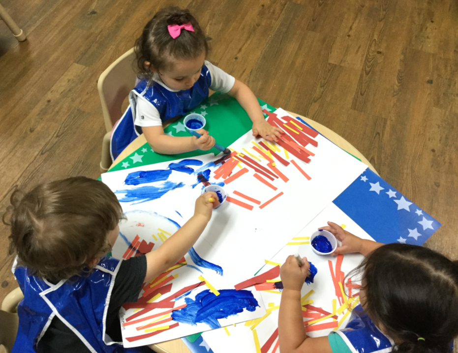 young children painting