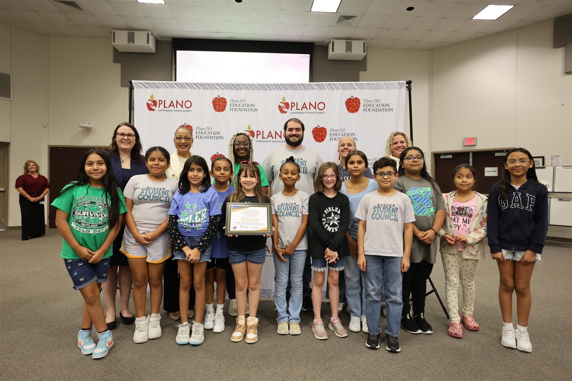 Sigler Elementary School students and staff with Board Vice President Dr. Lauren Tyra